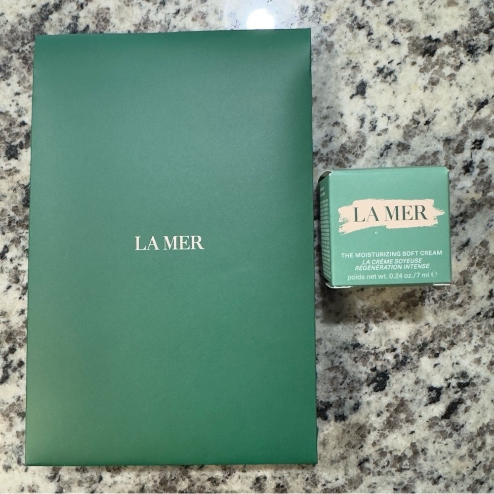 LA MER Moisturizing Soft Cream Moisturizer and Headband Set